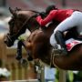 Copertina di Abusi sessuali su allieve minorenni: arrestato il maestro di equitazione