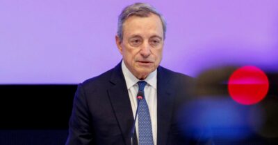 Copertina di Mario Draghi fa lo show a Bruxelles, ma dopo un anno il suo rapporto sull’Ue è rimasto lettera morta