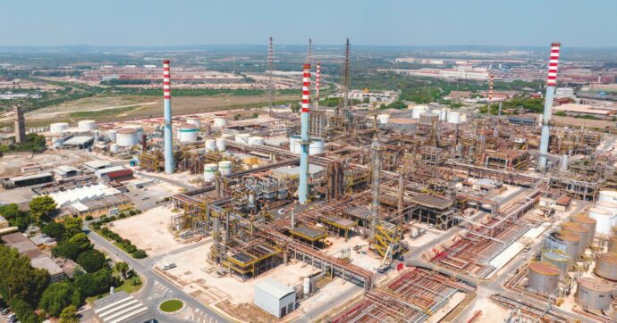 Ex Ilva, sciopero il 16 ottobre. Sindacati: “Inaccettabile il silenzio del governo sull’offerta di Bedrock. Serve intervento pubblico”