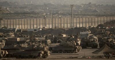 Copertina di Gaza City, i tank avanzano e Netanyahu “vende” le armi