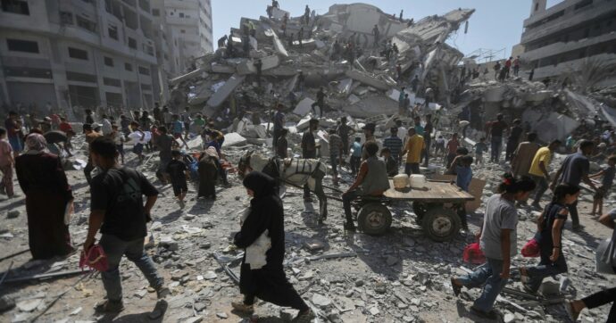 Gaza City, esodo verso Al Mawasi: “La fuga costa mille dollari”. “E qui al sud c’è solo fame”