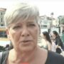 Copertina di Volantini contro Monica Poli, la consigliera leghista che fa i video sui pickpocket: “Distrugge gli affari”