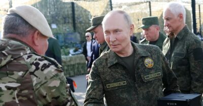 Copertina di Putin in mimetica alle esercitazioni militari russo-bielorusse: ‘Simulato lancio di missili ipersonici e armi nucleari’