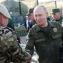 Copertina di Vladimir Putin in mimetica alle esercitazioni militari russo-bielorusse: "Simulato il lancio di missili ipersonici e armi nucleari"