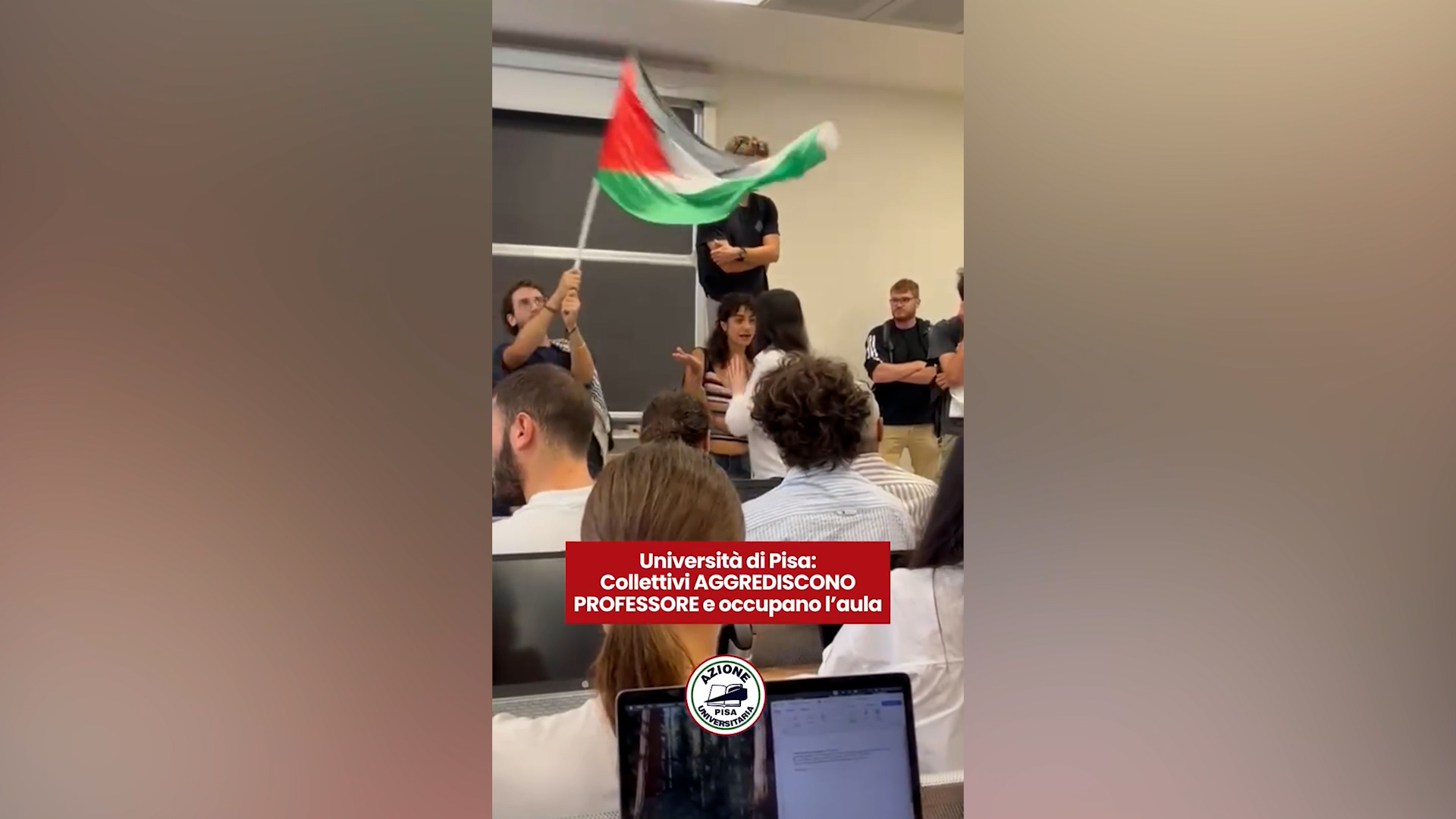 “Palestina libera”: studenti fanno irruzione all’Università di Pisa e interrompono una lezione sventolando bandiere – Video