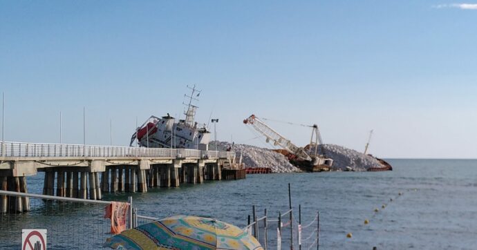 Guang Rong incagliata a Marina di Massa: l’indagine sul naufragio in stand-by da 7 mesi. E la nave è ancora lì