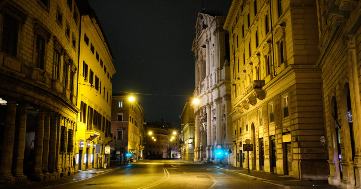 aggressione omofoba con pugni e sputi 25enne pestato dal branco a roma