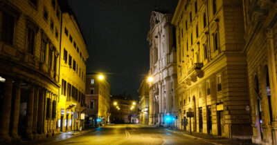 Copertina di Aggressione omofoba con pugni e sputi: 25enne pestato dal branco a Roma