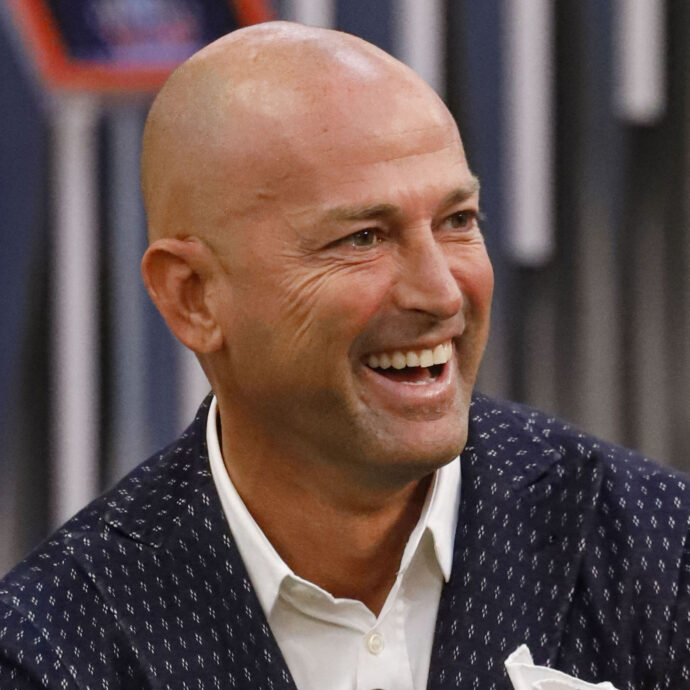 “Una volta ho messo sul petto un etto di rognone contro il malocchio. Non lavoro e mi godo la vita. Il calcio? Ero troppo bello”: così Stefano Bettarini