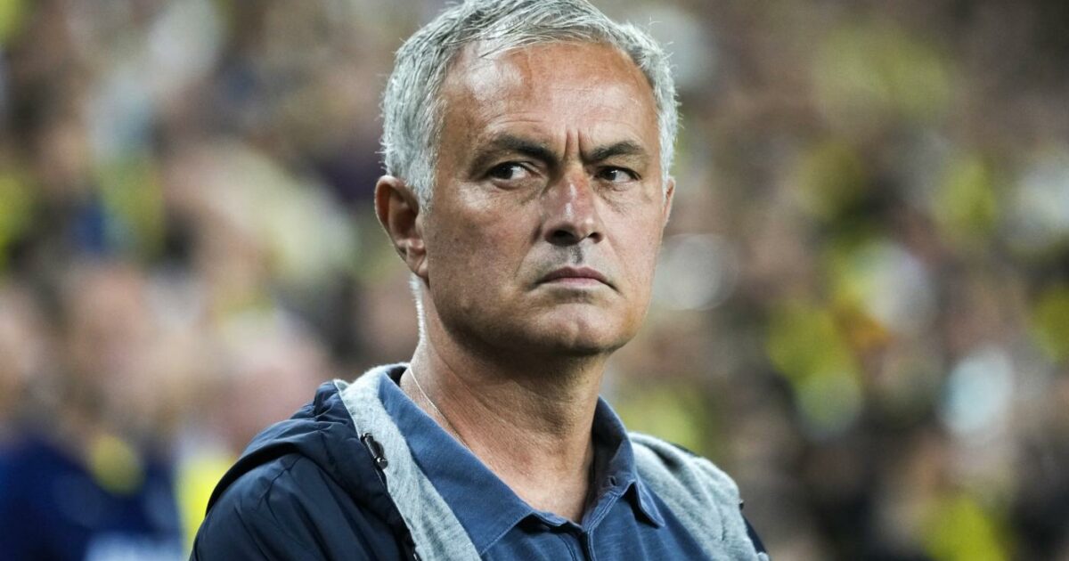Clamoroso a Benfica, Rui Costa furioso si affida a Mourinho. Quale bollito: il ritorno dello Special One dove tutto è iniziato