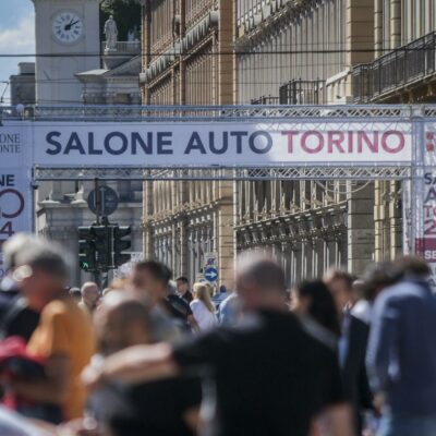 Copertina di Salone Auto di Torino, la Cina è più che vicina: un terzo dei marchi è di Pechino