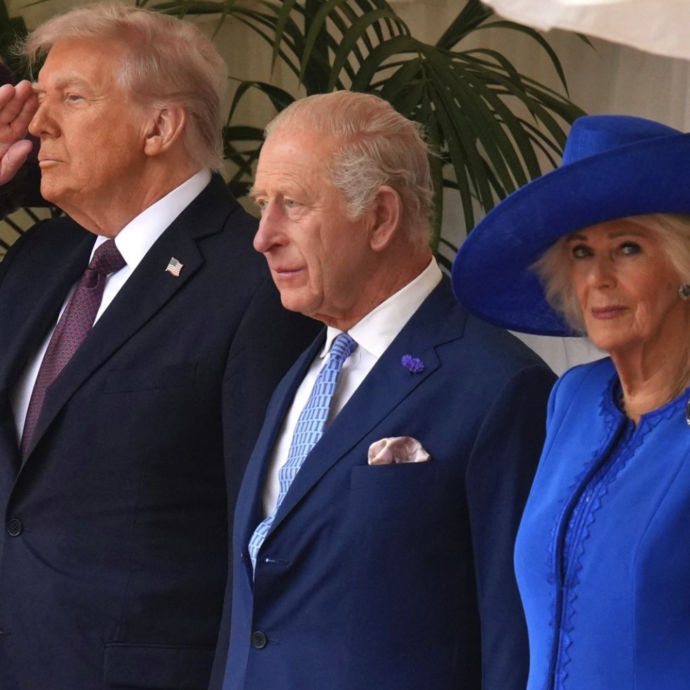 Donald Trump in visita nel Regno Unito con la first lady Melania: il “sei bellissima” a Kate, l’incontro con Carlo e Camilla, le polemiche sui costi