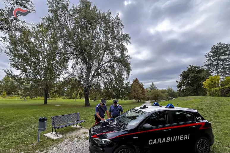 Quattordicenne accoltellato al parco nel Bolognese: arrestato un coetaneo per tentato omicidio