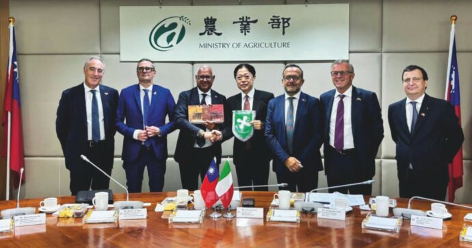 Escursioni, vini e tè:  Gallera&C. volano a Taipei