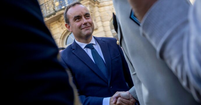 Attesi 800 mila in piazza. Fiducia, Lecornu ci prova