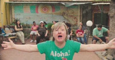 Copertina di “Le sedie di Moretti, i normali e l’arte che non cerca risultati”