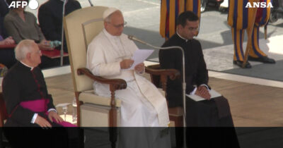 Copertina di “Vicinanza al popolo di Gaza che continua a vivere nella paura. Serve un cessate il fuoco”: le parole di Papa Leone