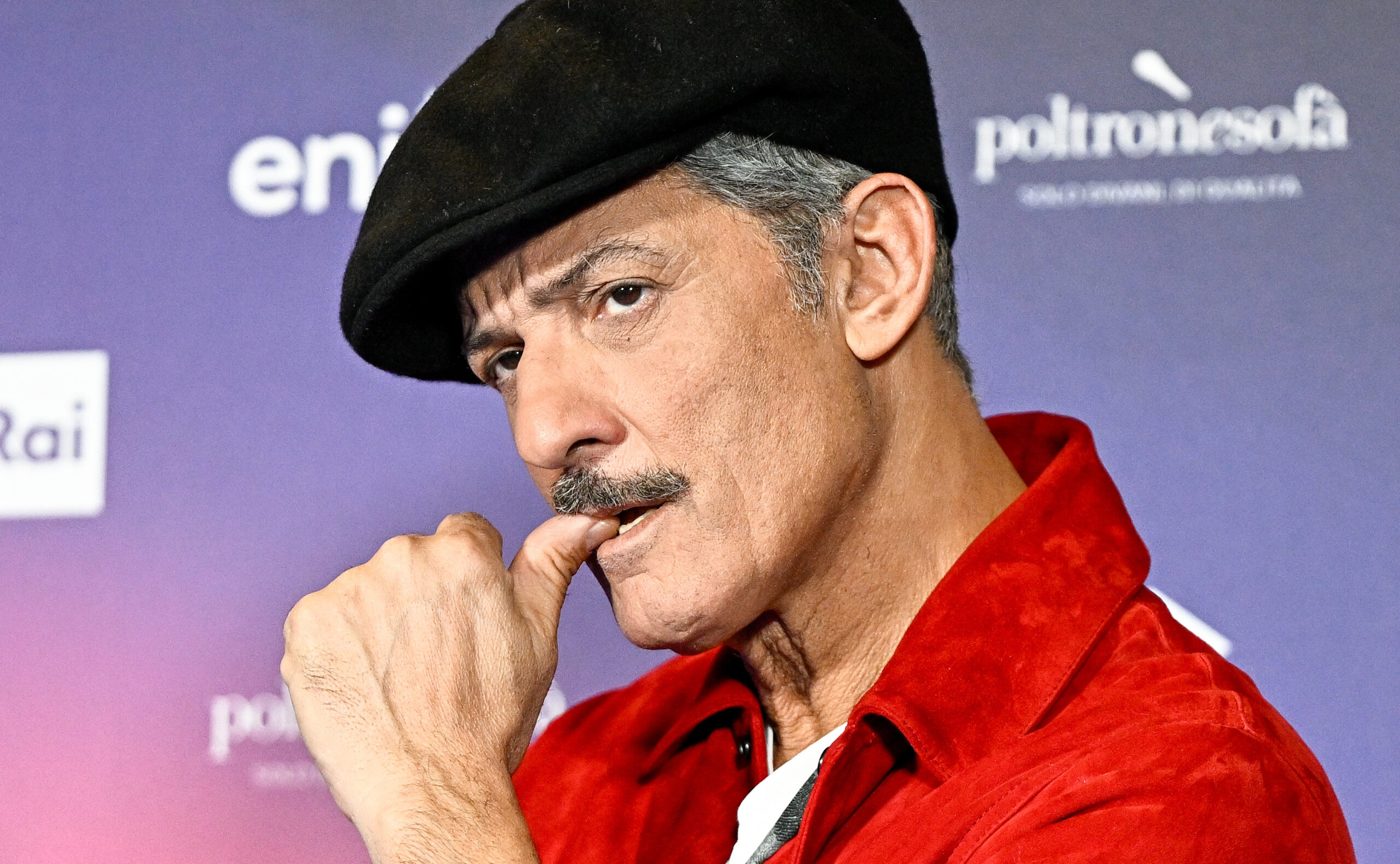 “Mia moglie Susanna è sempre la prima a sapere. Io tiro fuori un’idea e se lei fa solo ‘mmmh’ è già bella e finita. La tv italiana? Impigrita, sempre gli stessi palinsesti”: parla Fiorello