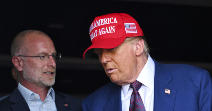 Trump minaccia le reti tv: “Quasi tutte contro di me, la loro licenza andrebbe revocata”