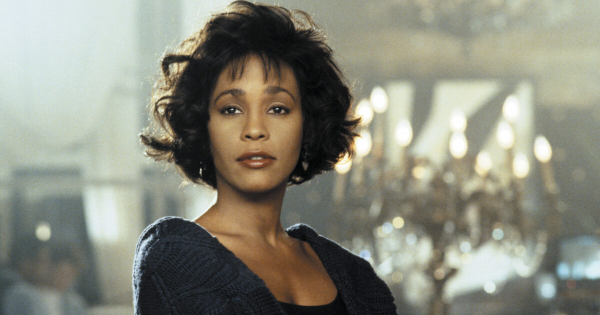 Whitney Houston “resuscitata” dall’Intelligenza Artificiale: arriva il concerto con la sua voce unica