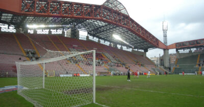 Copertina di Fallimenti e penalizzazione già a settembre, Serie C risiamo: la verità è che il pallone italiano non vuole cambiare | commento