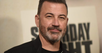 Copertina di Le tv si inchinano a Trump: la Abc chiude lo show del comico Jimmy Kimmel. La strada buia dei media Usa per adeguarsi alla stretta della Casa Bianca