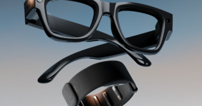 Copertina di “Gli occhiali che vedono ciò che vedi e sentono ciò che senti”: Meta lancia i Ray-Ban Display con l’AI integrata, ecco quanto costano
