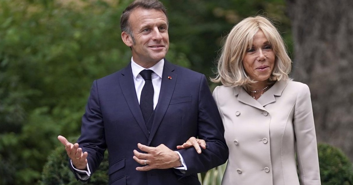 I coniugi Macron presenteranno prove fotografiche e scientifiche per dimostrare che Brigitte è nata donna