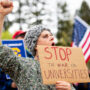 Copertina di L’Università di Berkeley, culla delle lotte civili degli anni ’60, dà al governo Trump i nomi di 160 tra prof e studenti che protestarono contro la guerra a Gaza