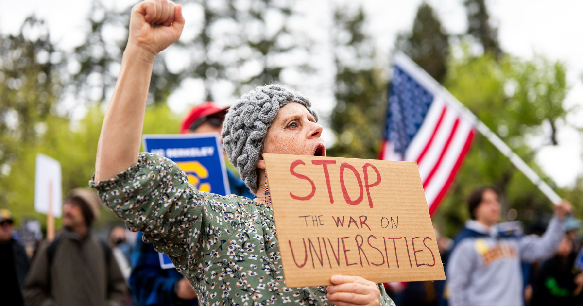 L’Università di Berkeley, culla delle lotte civili degli anni ’60, dà al governo Trump i nomi di 160 tra prof e studenti che protestarono contro la guerra a Gaza L’Università di Berkeley, culla delle lotte civili degli anni ’60, dà al governo Trump i nomi di 160 tra prof e studenti che protestarono contro la guerra a Gaza