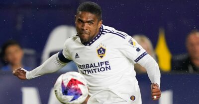 Copertina di Mandato d’arresto per Douglas Costa: il Sidney Fc risolve il contratto. Cosa è successo all’esterno brasiliano