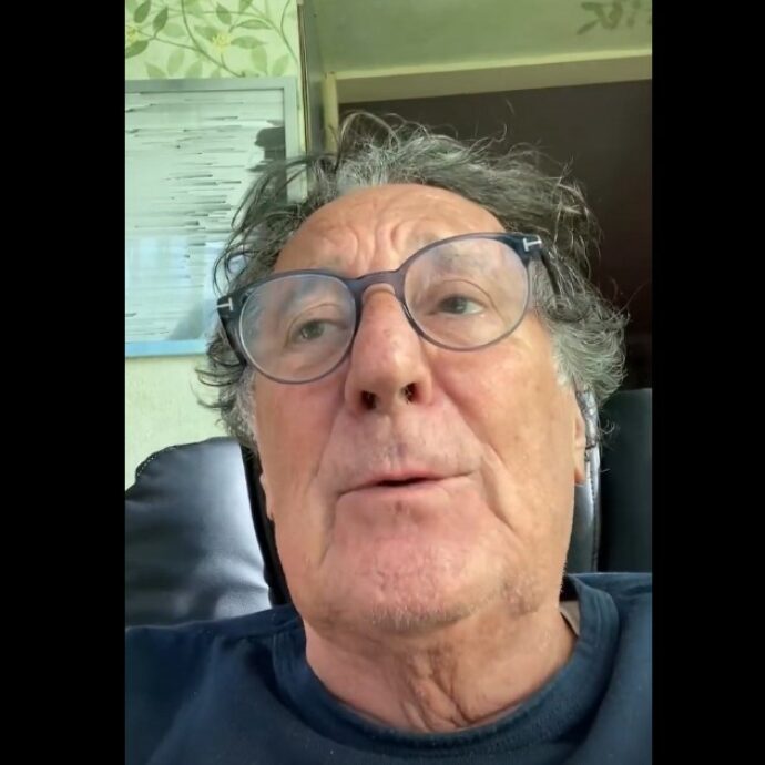 Enzo Iacchetti dopo lo scontro con Mizrahi: “È bugiardo e ignorante, ripeterei quanto ho detto”