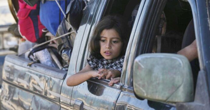 Gaza, “bombe di Israele vicine agli ospedali, 83 morti dall’alba”. Hamas: “Con l’occupazione Israele non avrà indietro gli ostaggi, né vivi né morti”