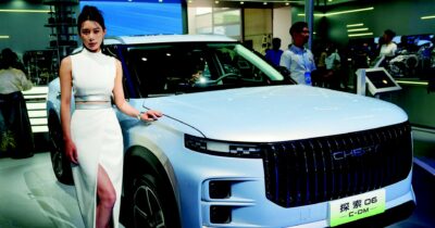 Copertina di Sconti e piazzali pieni: la Cina affronta la crisi da sovrapproduzione