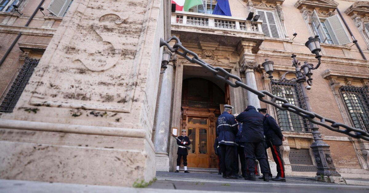 sconvocata la seduta della commissione bilancio di manovra finanziaria se ne riparla luned236 da Ilfattoquotidiano.it sconvocata la seduta della commissione bilancio di manovra finanziaria se ne riparla luned236