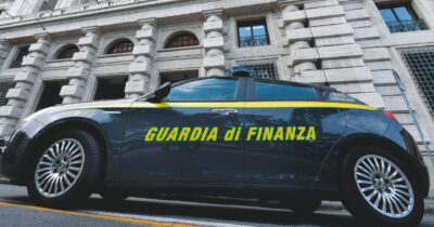 Copertina di Pompa, dopa e fattura: una truffa a “tre punte”