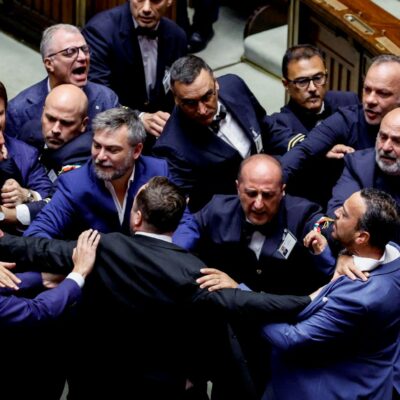 Copertina di Ok alle carriere separate: Azione dice sì, Iv s’imbosca