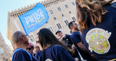 Copertina di “Basta con la storiella che non ci sono soldi mentre si investono per uccidere le persone”: la lotta del Disability Pride
