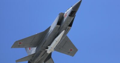 Copertina di Tre jet russi violano lo spazio aereo in Estonia, altri due segnalati nel Baltico. Tallinn chiede che la Nato si riunisca d’urgenza. Ue: “Risponderemo”