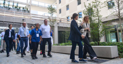 Copertina di Milano-Cortina, scoppia il caso: “disappunto” del Cio per l’assenza del governo alla visita del villaggio olimpico