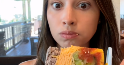 Copertina di Dall’invenzione di un 16enne al ghiacciolo virale su TikTok che “ci farà stare rinchiusi nel bagno per giorni”: è il Cheeseburger Day