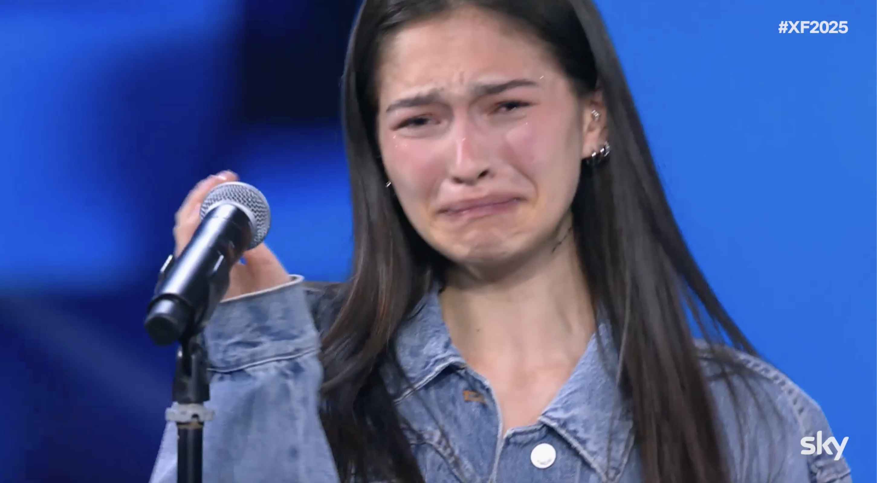 x factor 2025 mayu lucisano scoppia a piangere dopo aver cantato davanti ai quattro giudici 8211 video