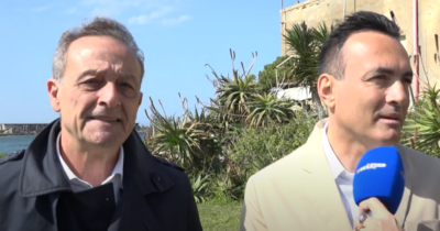 Copertina di La faida di Trapani: veleni e risse social tra il sindaco Tranchida e l’imprenditore Antonini, che si ispira a Fidel Castro