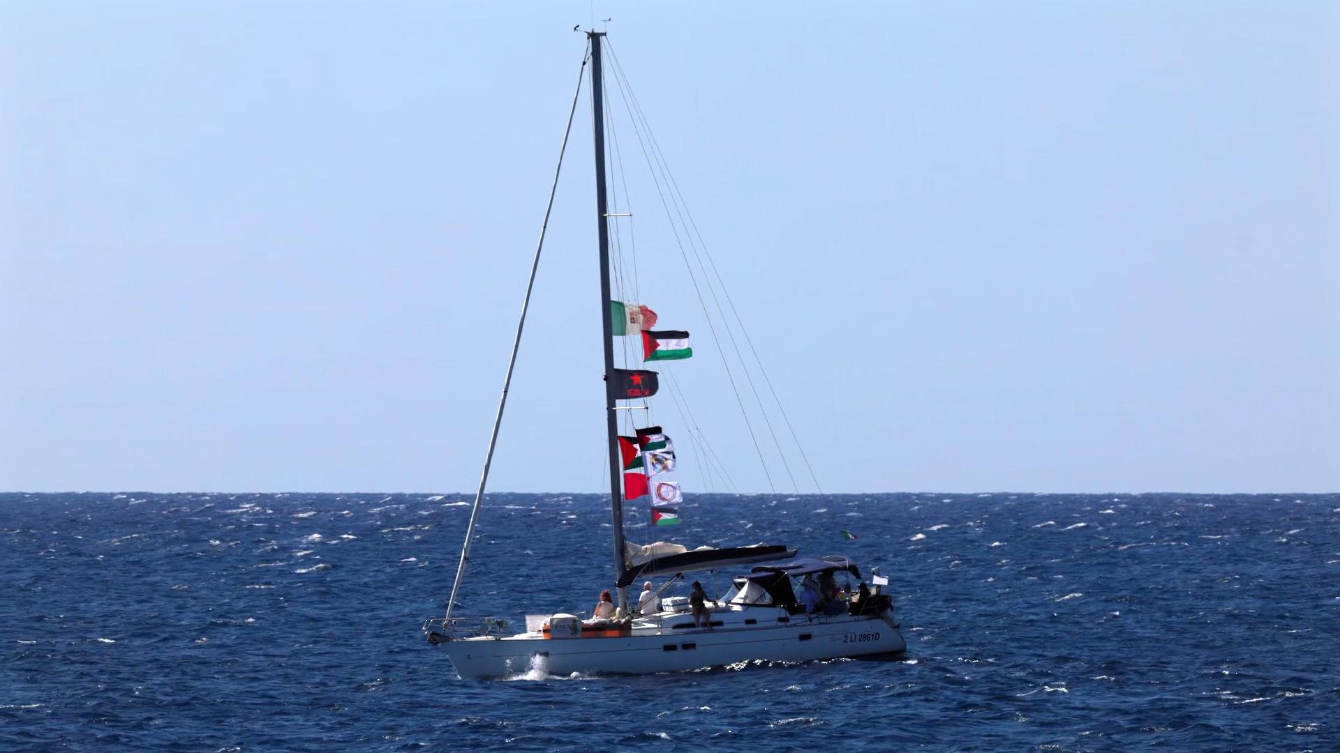 Le barche della Global Sumud Flotilla salpano da Portopalo verso Gaza: le immagini della partenza