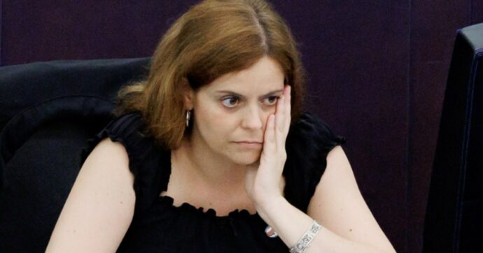 Donzelli (Fdi): “Ilaria Salis rinunci all’immunità”. L’europarlamentare di Avs: “Revoca? Scenario terrificante”