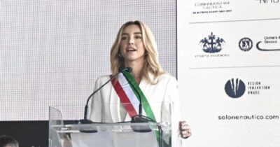 Copertina di Renzi diventa un problema: Salis vuole smarcarsi da lui