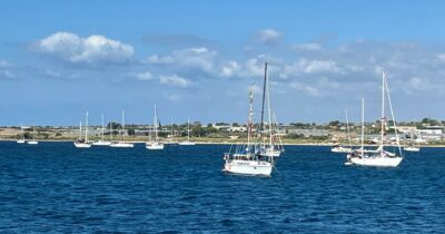 Copertina di Bye-bye Sicilia, la Flotilla in mare verso la Striscia: “Arresti? Messo in conto”