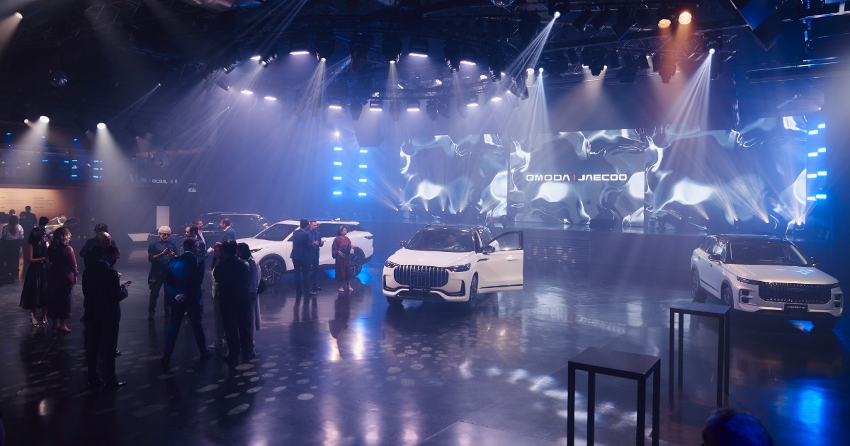 milano accende i riflettori sulla omoda 5 shs h debutto del nuovo suv full hybrid 8211 foto