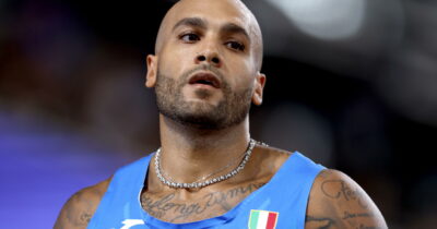 Copertina di Mondiali di atletica, i sudafricani colpiscono Jacobs: l’Italia è fuori dalla finale della 4×100. “Mai successa una cosa del genere”