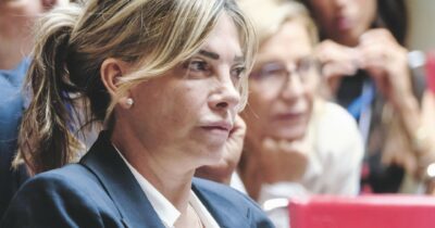 Copertina di Il ministero di Nordio pubblicizza il libro dell’ex FI Armao: è marito di Bartolozzi